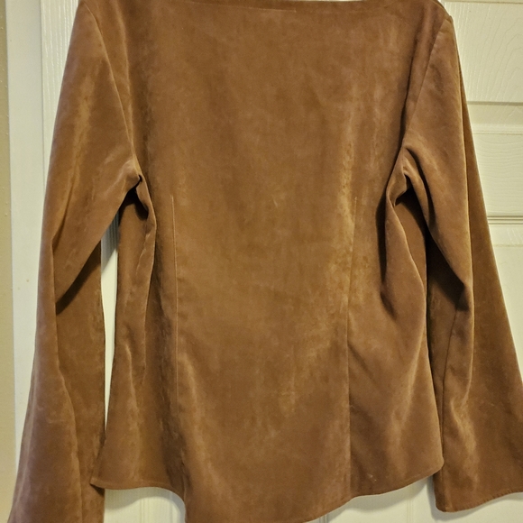 Harold's Seude Top - Picture 2 of 3